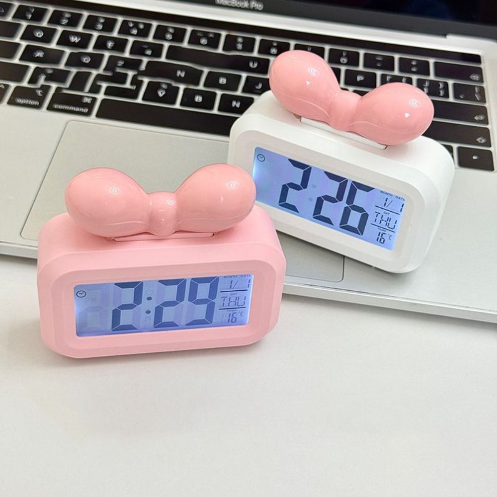 Cute Bowknot LED Digital Clock - مراجعة Led Desk Clock وسعره