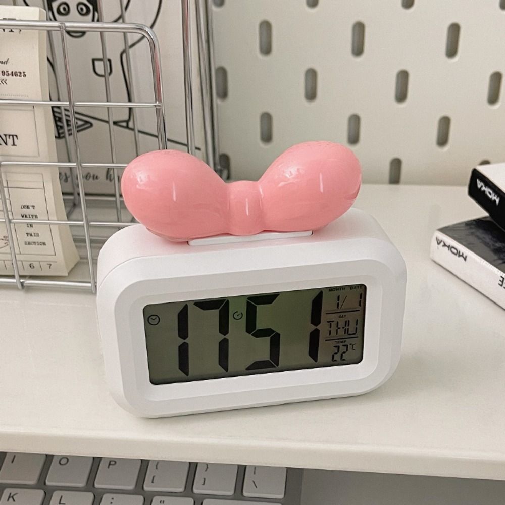 Cute Bowknot LED Digital Clock - مراجعة Led Desk Clock وسعره