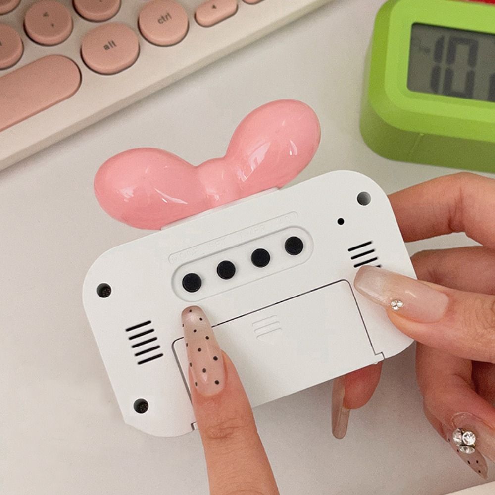 Cute Bowknot LED Digital Clock - مراجعة Led Desk Clock وسعره